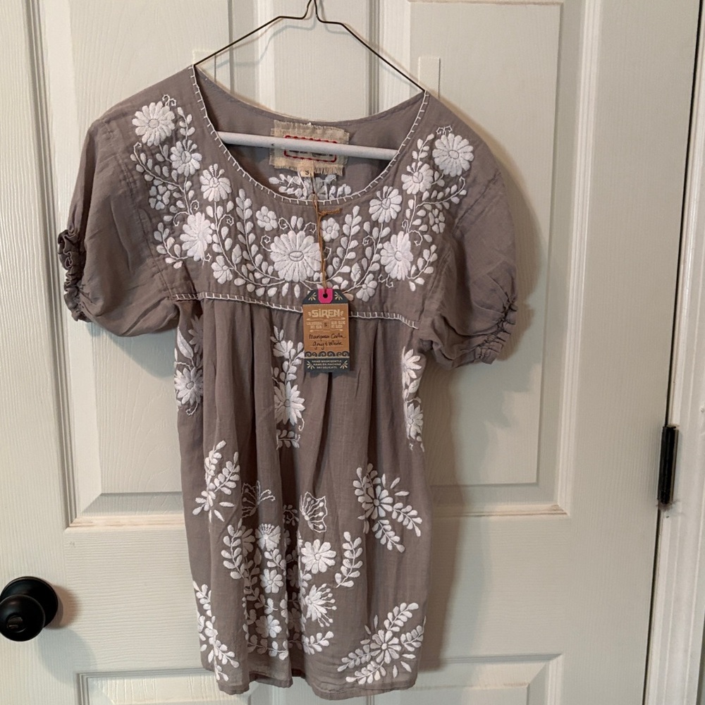 NWT Siren brand floral blouse